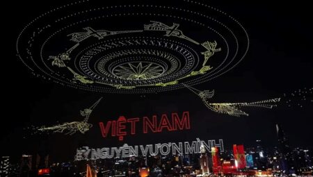 10.518 dron ile Dünya’nın en büyük dron ışık gösterisi rekorunu kırdılar