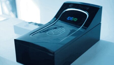 Araç içi ekranlar için çığır açan fikir: İçinden düğme çıkan esnek ekran!