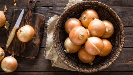 Soğan doğrarken göz yaşına son: İşte bilim insanlarının önerisi…