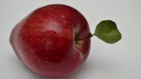 Elmaların üzerindeki küçük  noktalar: Nedir, ne işe yarıyor?