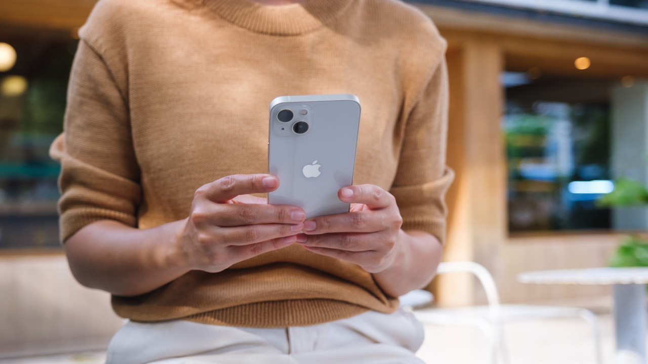 Apple, iPhone 17 ve katlanabilir iPhone için materyal tercihini değiştiriyor