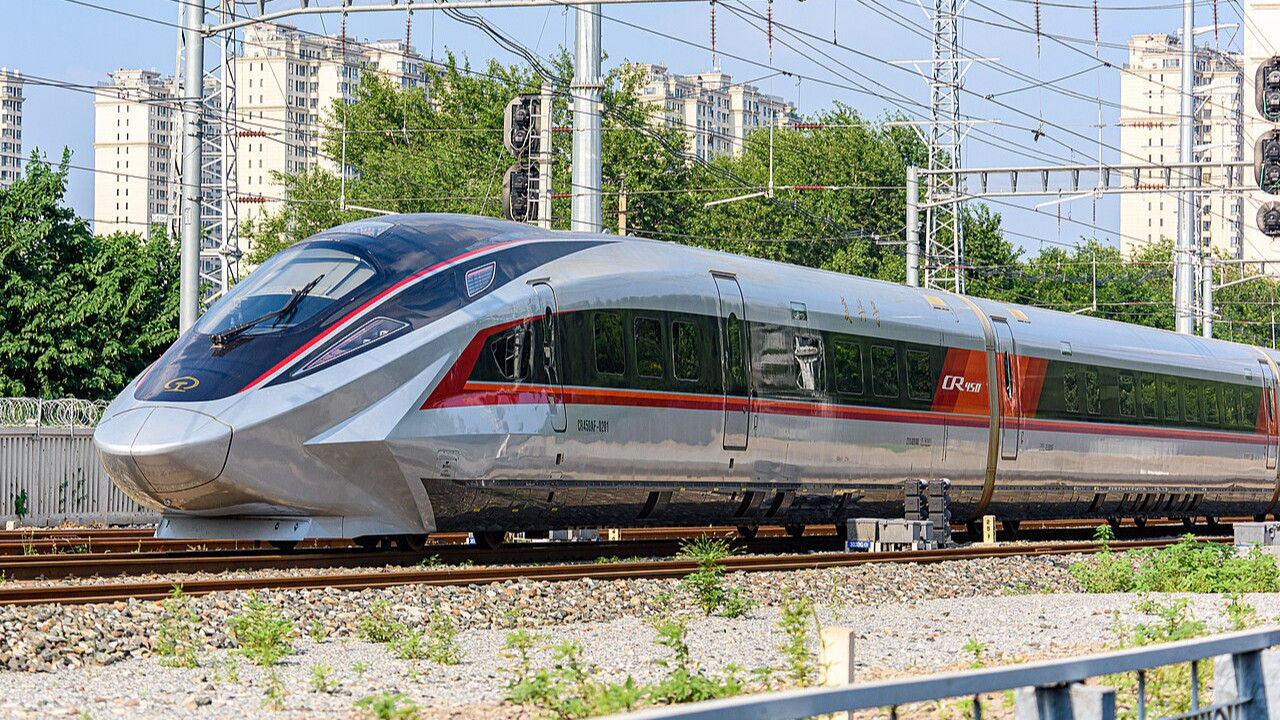 Demiryolunda Dünya rekoru: İşte Çin’in uçak suratındaki yeni yüksek hızlı treni