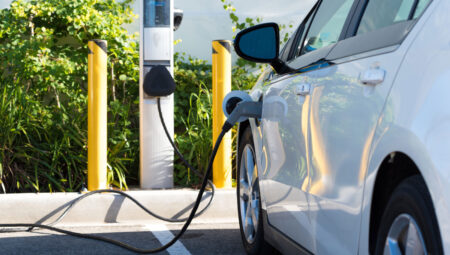 Elektrikli araçların yazgısı değişiyor: 965.000 km ömürlü batarya geliyor