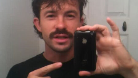 iPhone 3GS’ten iPhone 17’ye “geçen” adam, toplumsal medyada viral oldu