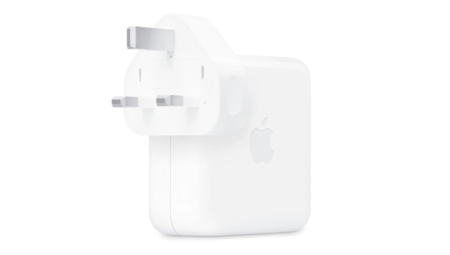 Tartışma yaratan karar: Apple kutudan çıkanları eksiltmeye devam ediyor!