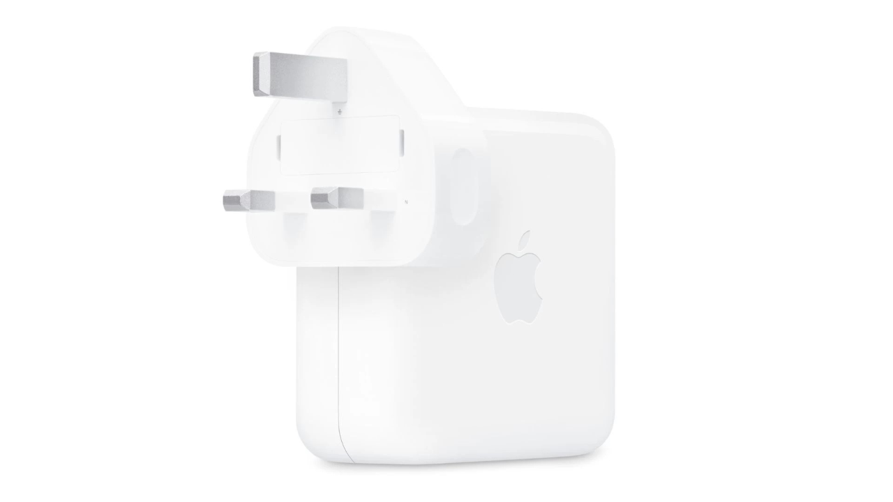 Tartışma yaratan karar: Apple kutudan çıkanları eksiltmeye devam ediyor!