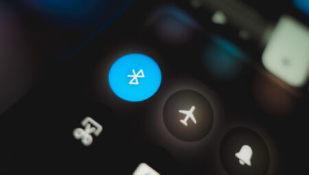 Telefonunuzun  Bluetooth özelliği neden daima açık tutmamalısınız? Sebepler var