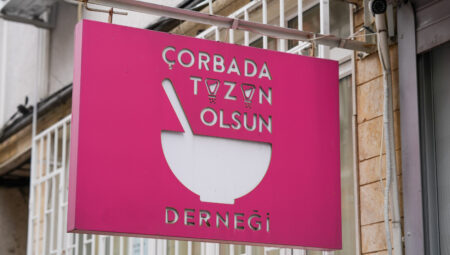 Amazon Türkiye gönüllüleri İstanbul sokaklarında dayanışma sofrası kurdu