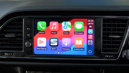 Apple CarPlay nasıl çalışıyor? Aracınıza Bluetooth’la mı, Wi-Fi’la mı bağlanıyor?
