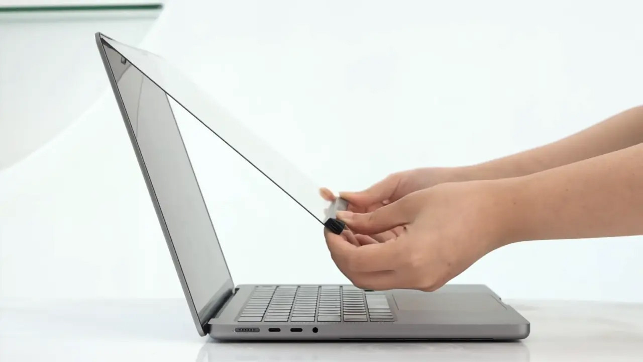 Apple yapmadı, diğerleri yaptı: MacBook ekranını saniyeler içinde dokunmatik yapın