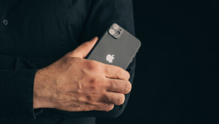 Birinci katlanabilir iPhone için geri sayım başladı: iPhone Fold nasıl olacak?