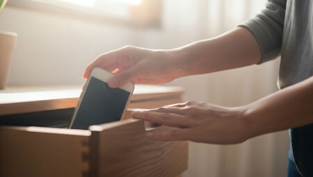 Çekmecede unutulan telefonlar konutunuzu yakabilir