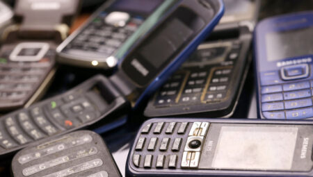Çölde bulunan 10 yıllık gizemli telefon inanılmaz kıssası