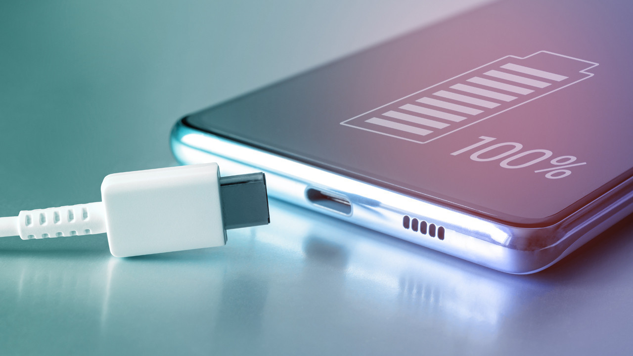 Değiştirilebilir pillere dönüş: Telefonlarda mühürlü kapaklar açılıyor
