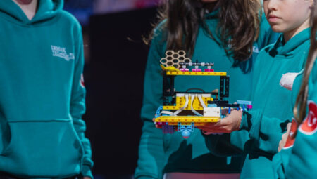 Dev arenada Türk rüzgarı: Robotex International’da 6 dünya derecesi birden