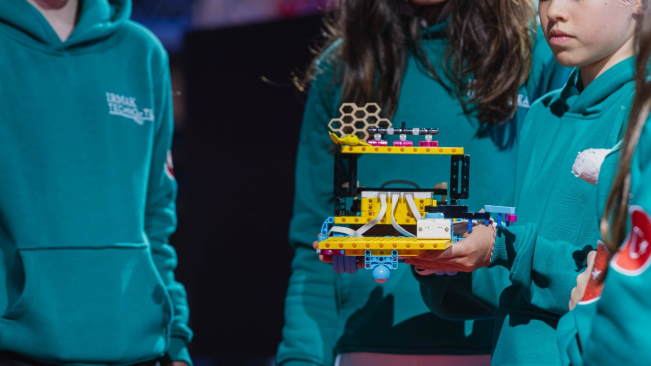Dev arenada Türk rüzgarı: Robotex International’da 6 dünya derecesi birden