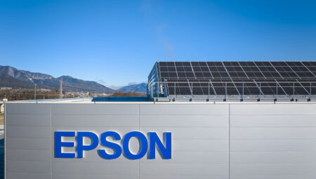 Epson ve HERALBONY iş birliği: Engelli sanatkarların yaratıcı gücü teknolojiyle dünyaya açılıyor