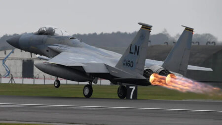 Göklerin hakimi F-15, neden uçak gemilerine hiç inemedi?