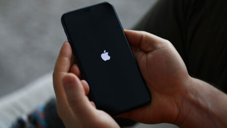 iPhone 20 ile yeni bir zaman başlıyor: Tam ekran hayali gerçek mi oluyor?