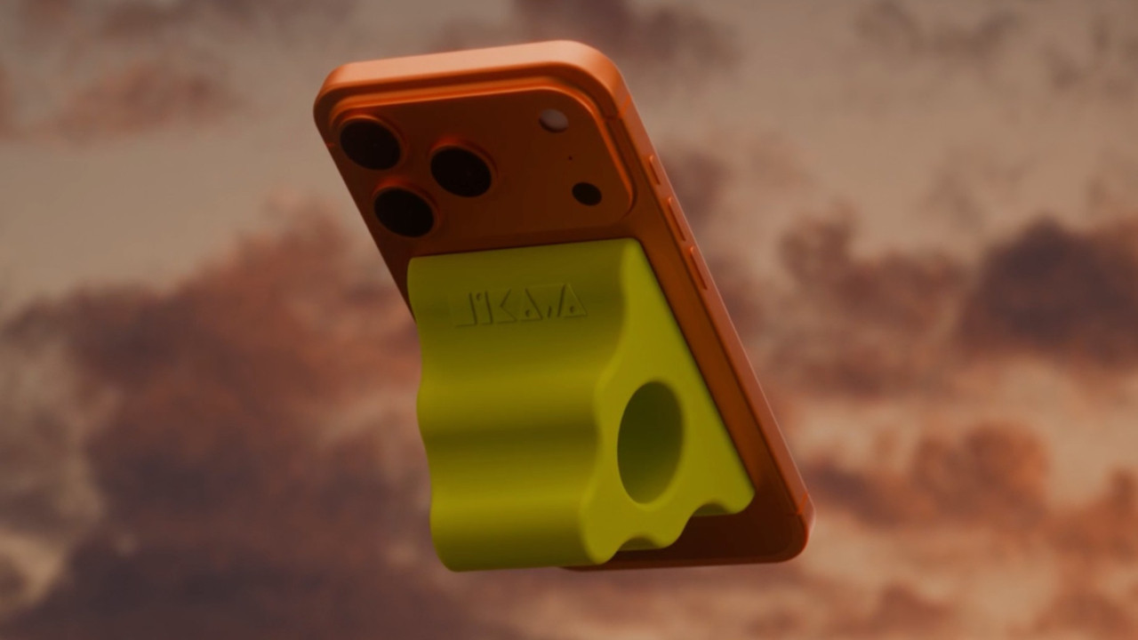 iPhone çorabından sonra çağdaş heykel ilhamlı iPhone tutacağı toplumsal medyanın gündeminde