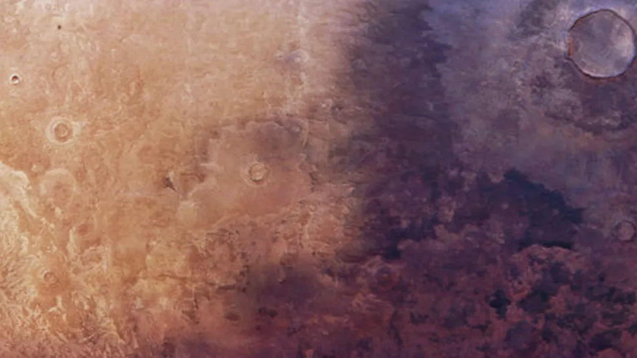 Mars’ın çözülemeyen sırrı: 50 yıllık gizemli leke neden büyüyor?