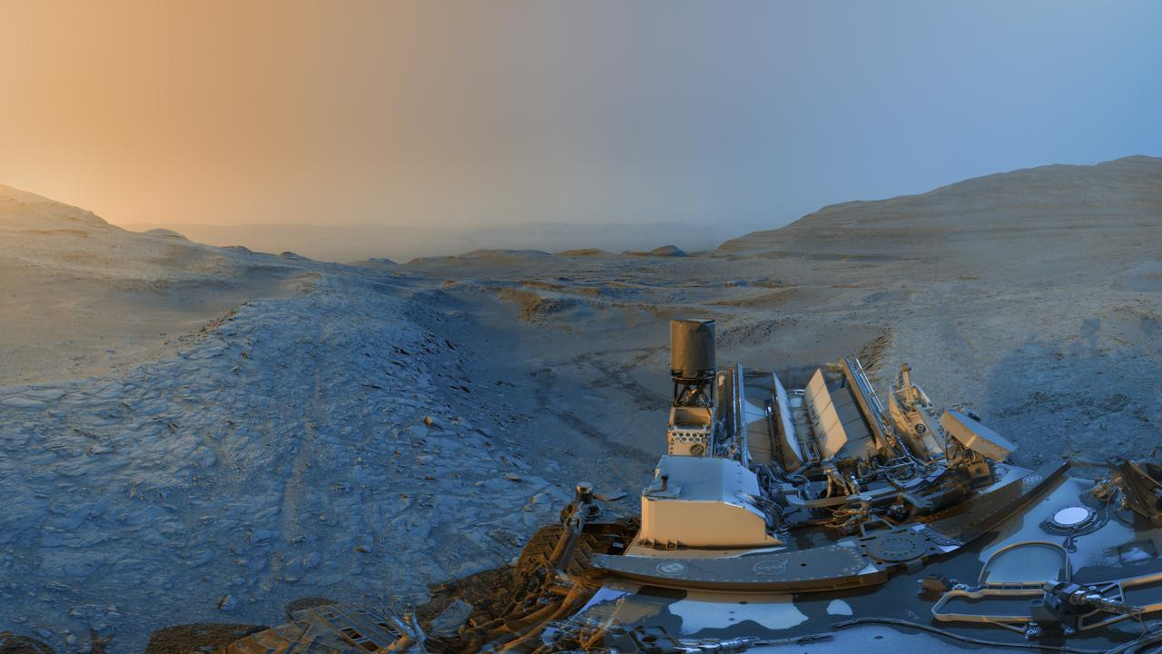 Mars’ın tepesinden gelen son “kartpostal” büyülüyor