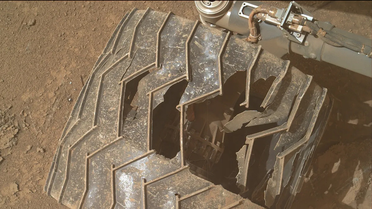 Mars’ta çaresiz kalan Curiosity, kendi kendini ameliyat edecek