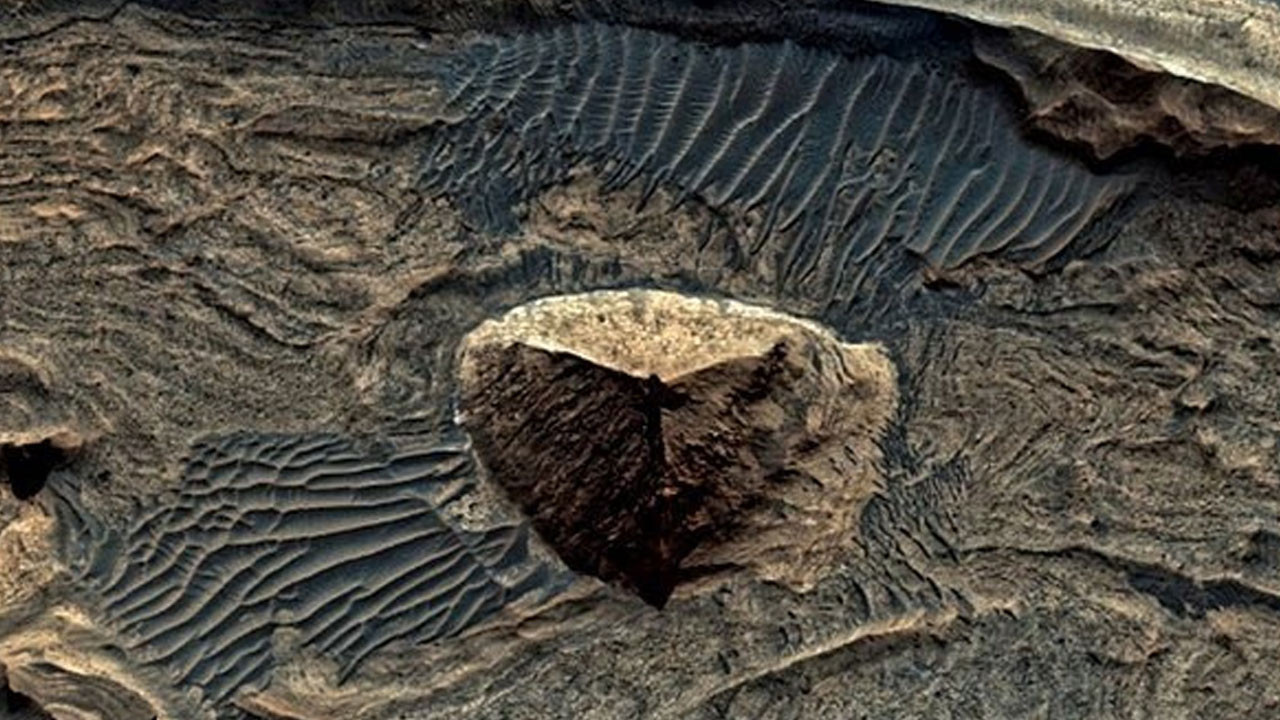 Mars’ta piramit mi bulundu? NASA imajlarındaki devasa yapının sırrı ne?
