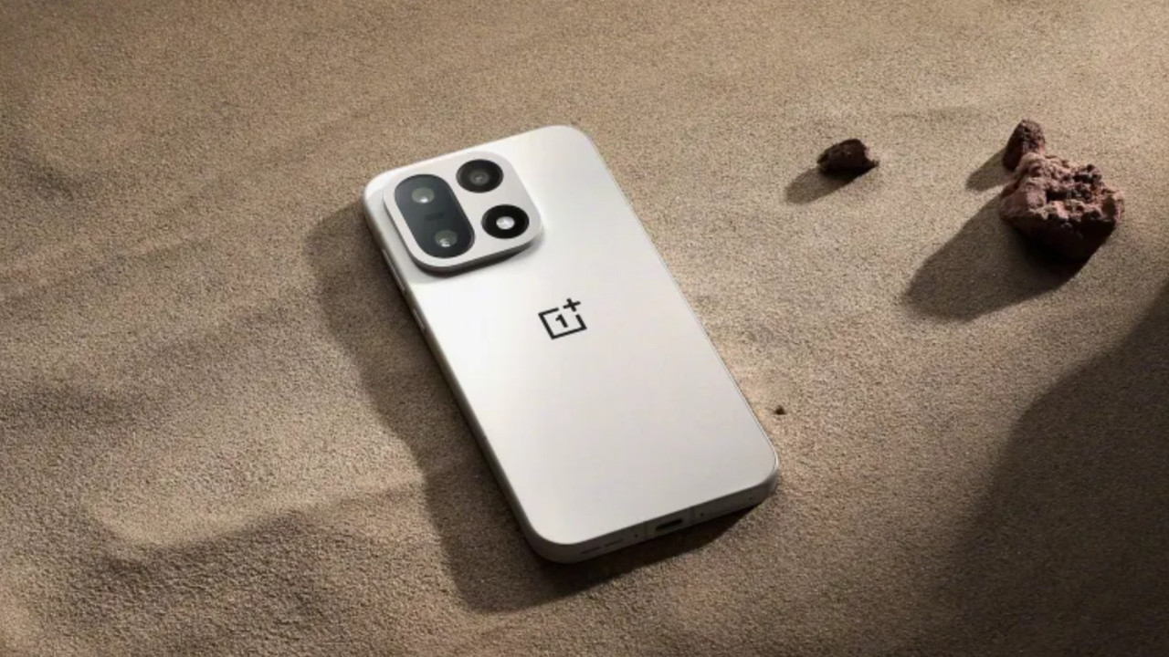 OnePlus 15 tanıtıldı: Dev batarya, süratli şarj ve yeni amiral gemisi gücü