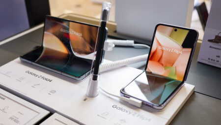 Samsung, Apple’ın katlanabilir iPhone’una “Wide Fold” ile karşılık verecek