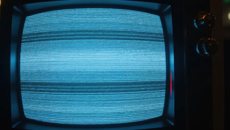 Siz TV izlerken, aslında beyninize “elektromanyetik dalgalar” mı gönderiyorlar?