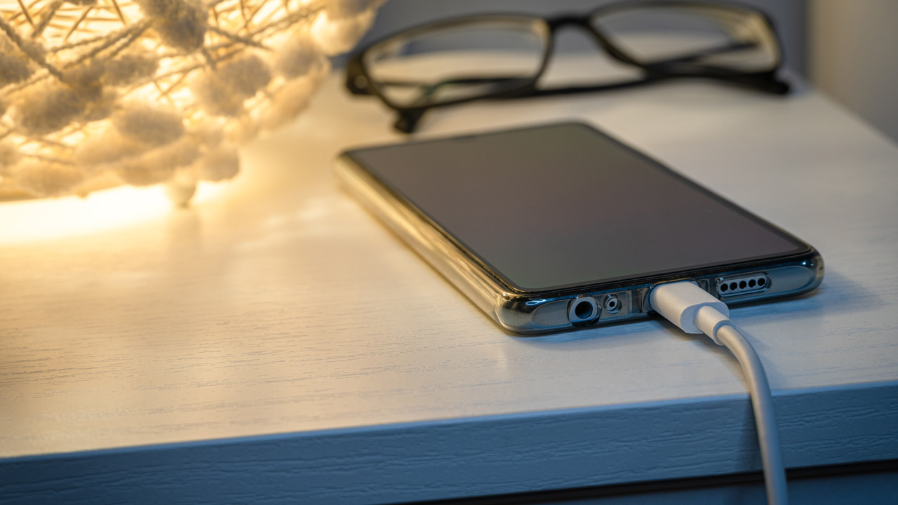Yeni telefonlarda “12 saatlik birinci şarj” kuralı bitti mi?